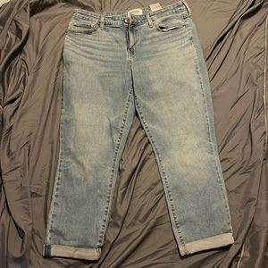 Levi’s Mid Rise Boyfriend Crop jeans